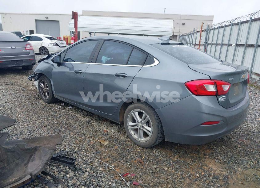 Photo 3 of 2018 Chevrolet Cruze LT AUTO (VIN 1G1BE5SM0J7142261)