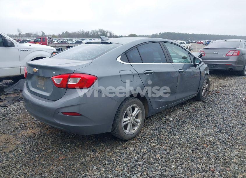 Photo 4 of 2018 Chevrolet Cruze LT AUTO (VIN 1G1BE5SM0J7142261)