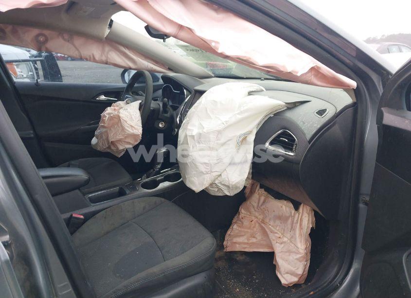 Photo 5 of 2018 Chevrolet Cruze LT AUTO (VIN 1G1BE5SM0J7142261)