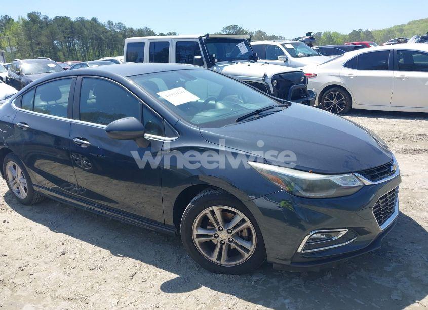 2018 Chevrolet Cruze LT AUTO (VIN 1G1BE5SM0J7143782) main photo