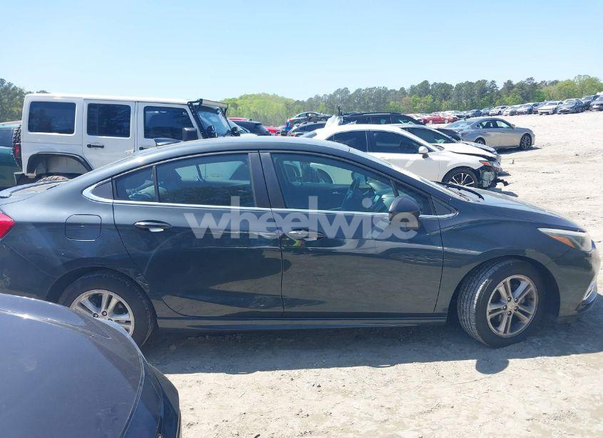 Photo 13 of 2018 Chevrolet Cruze LT AUTO (VIN 1G1BE5SM0J7143782)