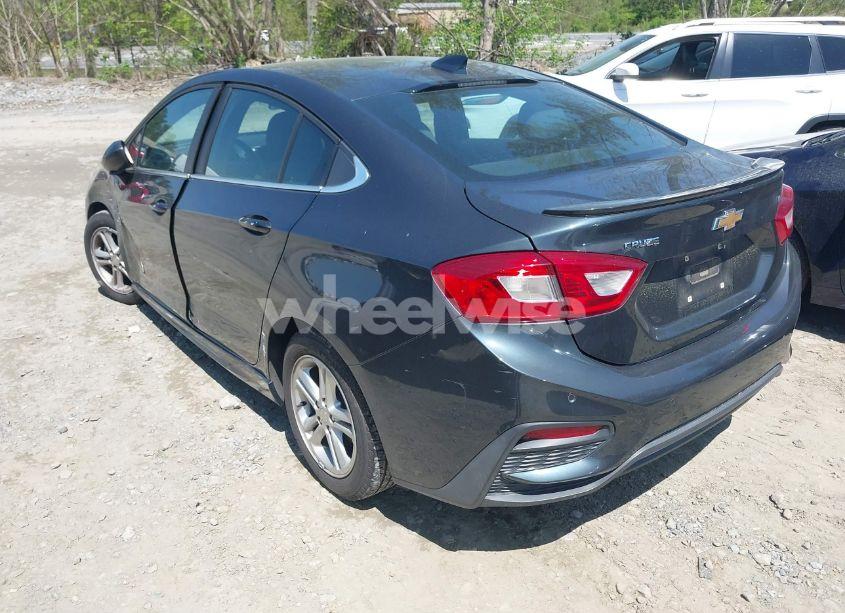 Photo 3 of 2018 Chevrolet Cruze LT AUTO (VIN 1G1BE5SM0J7143782)