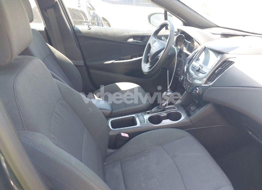 Photo 5 of 2018 Chevrolet Cruze LT AUTO (VIN 1G1BE5SM0J7143782)