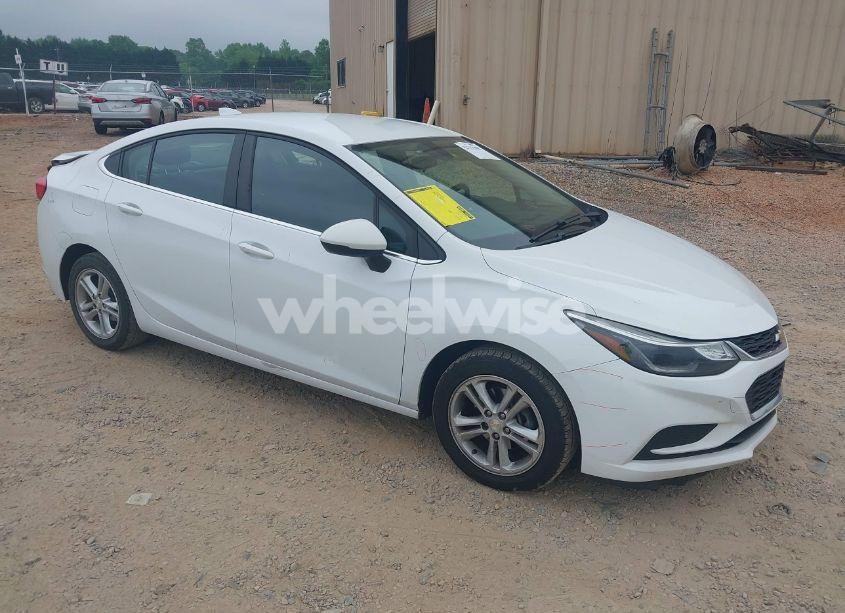 2018 Chevrolet Cruze LT AUTO (VIN 1G1BE5SM0J7145015) main photo