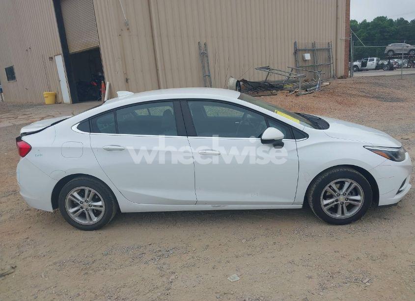 Photo 13 of 2018 Chevrolet Cruze LT AUTO (VIN 1G1BE5SM0J7145015)