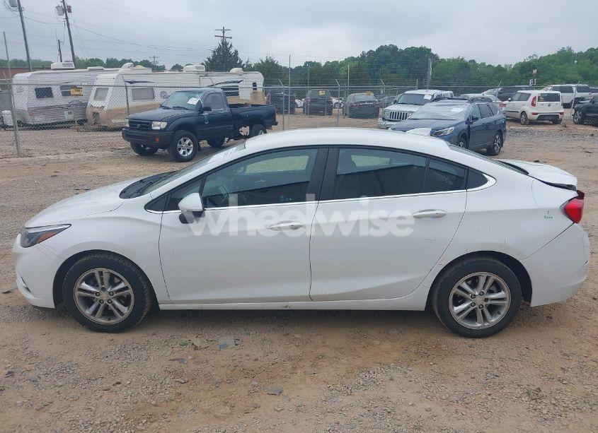Photo 14 of 2018 Chevrolet Cruze LT AUTO (VIN 1G1BE5SM0J7145015)