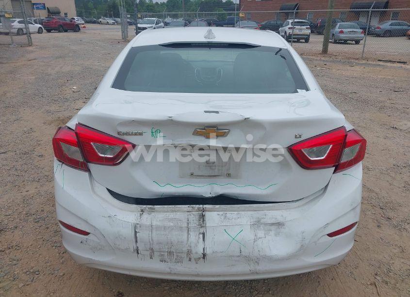 Photo 16 of 2018 Chevrolet Cruze LT AUTO (VIN 1G1BE5SM0J7145015)