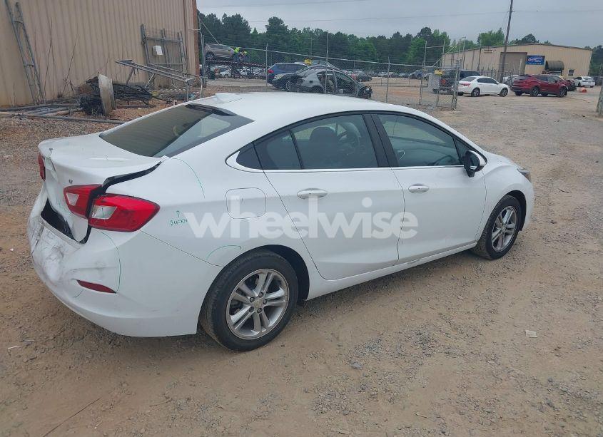 Photo 4 of 2018 Chevrolet Cruze LT AUTO (VIN 1G1BE5SM0J7145015)