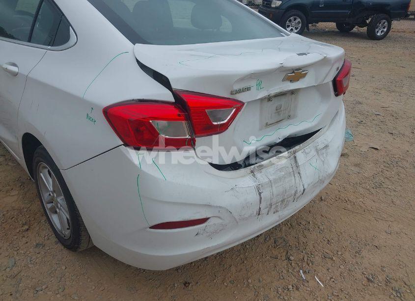 Photo 6 of 2018 Chevrolet Cruze LT AUTO (VIN 1G1BE5SM0J7145015)