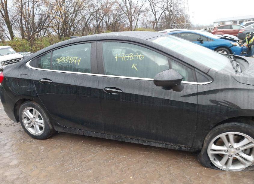 Photo 13 of 2018 Chevrolet Cruze LT AUTO (VIN 1G1BE5SM0J7170836)