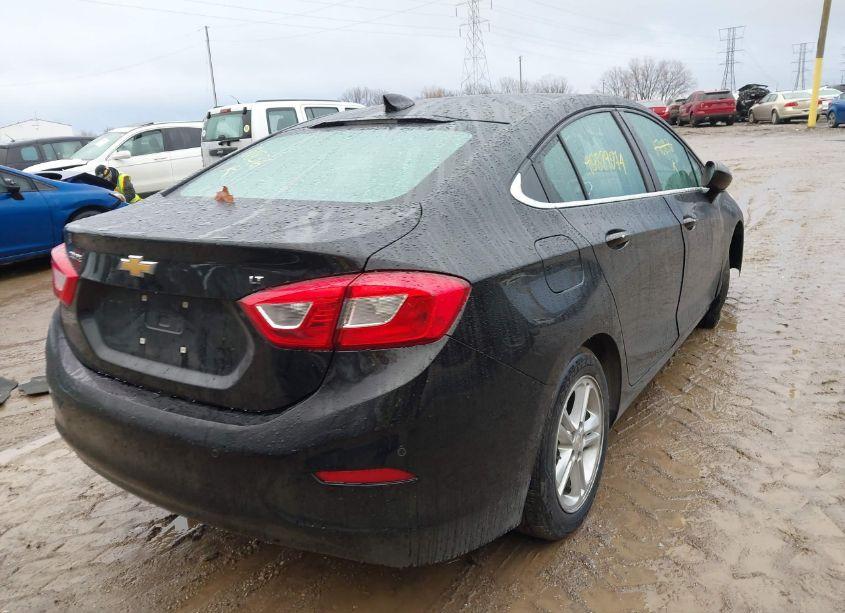 Photo 4 of 2018 Chevrolet Cruze LT AUTO (VIN 1G1BE5SM0J7170836)
