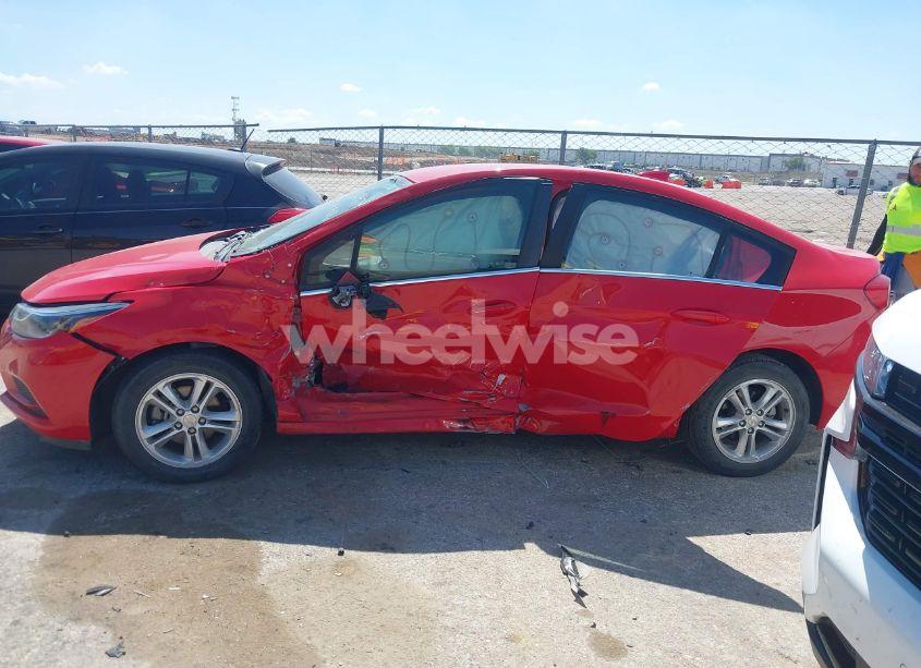 Photo 13 of 2018 Chevrolet Cruze LT AUTO (VIN 1G1BE5SM0J7178516)