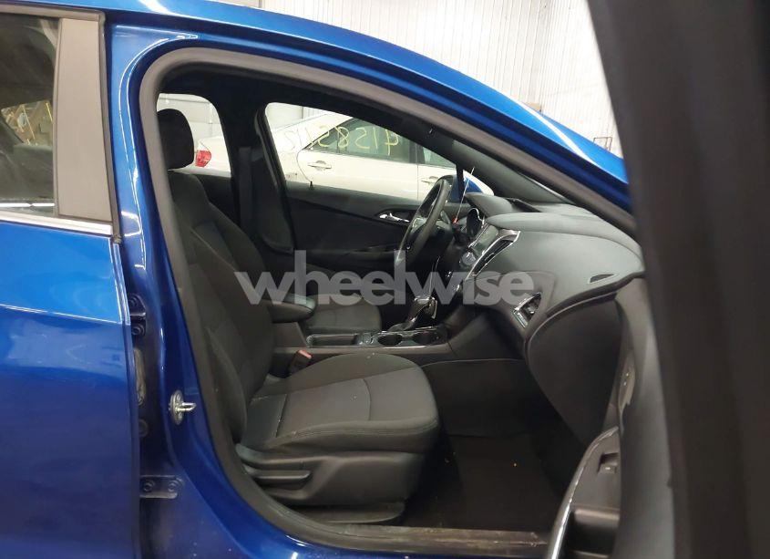 Photo 5 of 2018 Chevrolet Cruze LT AUTO (VIN 1G1BE5SM0J7188365)