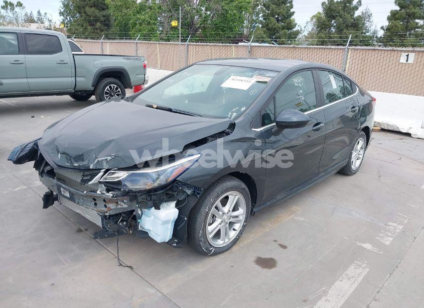 Photo 2 of 2018 Chevrolet Cruze LT AUTO (VIN 1G1BE5SM0J7209490)