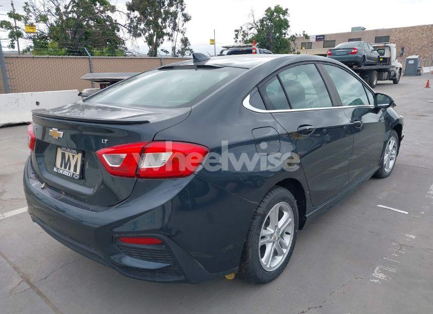 Photo 4 of 2018 Chevrolet Cruze LT AUTO (VIN 1G1BE5SM0J7209490)