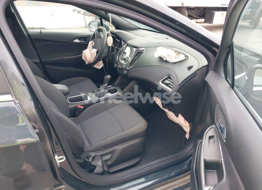 Photo 5 of 2018 Chevrolet Cruze LT AUTO (VIN 1G1BE5SM0J7209490)