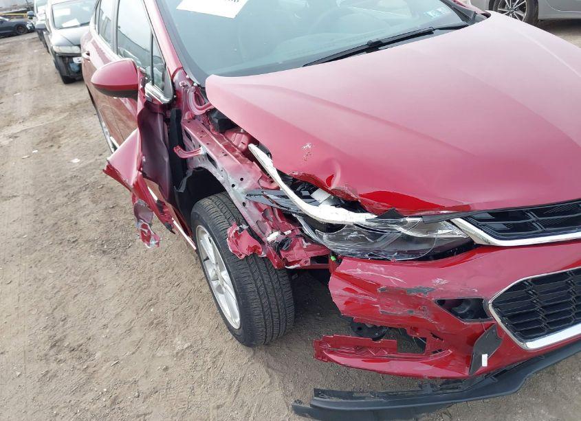 Photo 6 of 2018 Chevrolet Cruze LT AUTO (VIN 1G1BE5SM0J7233515)