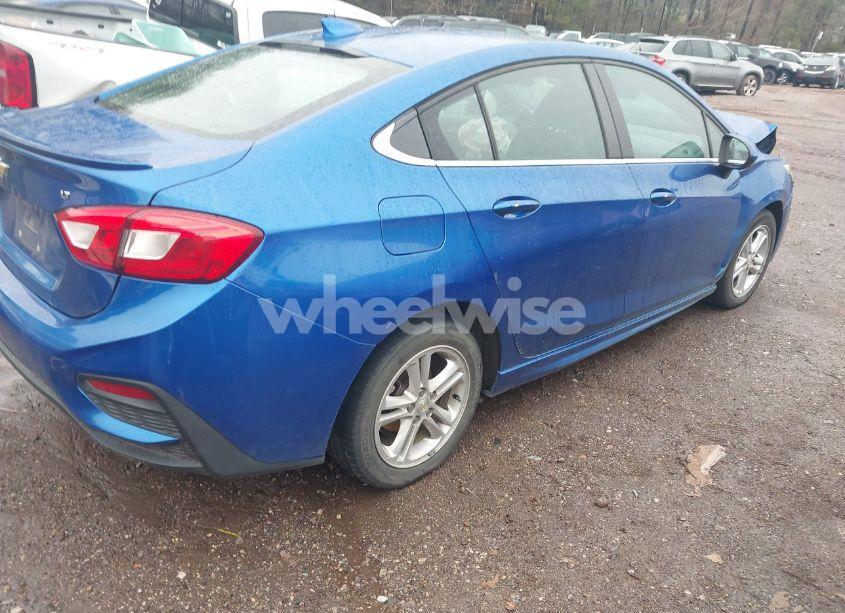 Photo 4 of 2018 Chevrolet Cruze LT AUTO (VIN 1G1BE5SM0J7236950)