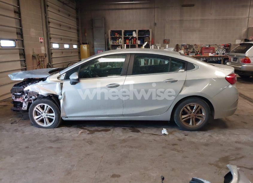 Photo 15 of 2018 Chevrolet Cruze LT AUTO (VIN 1G1BE5SM0J7238200)