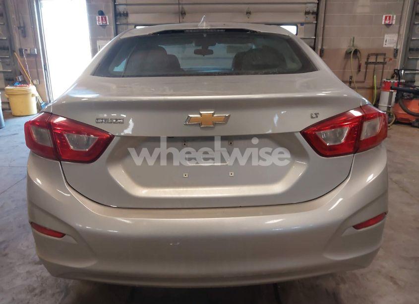 Photo 17 of 2018 Chevrolet Cruze LT AUTO (VIN 1G1BE5SM0J7238200)