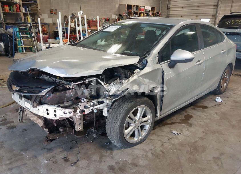 Photo 2 of 2018 Chevrolet Cruze LT AUTO (VIN 1G1BE5SM0J7238200)