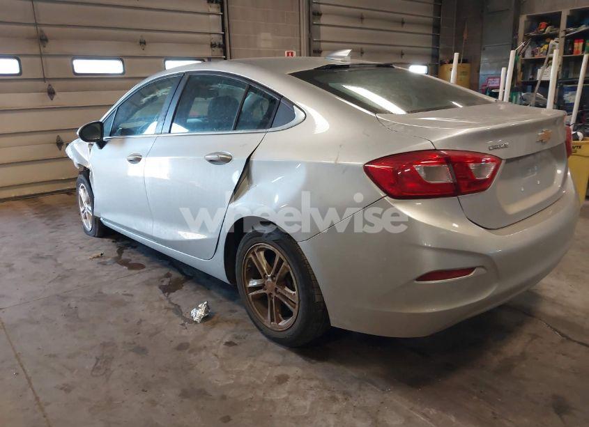 Photo 3 of 2018 Chevrolet Cruze LT AUTO (VIN 1G1BE5SM0J7238200)
