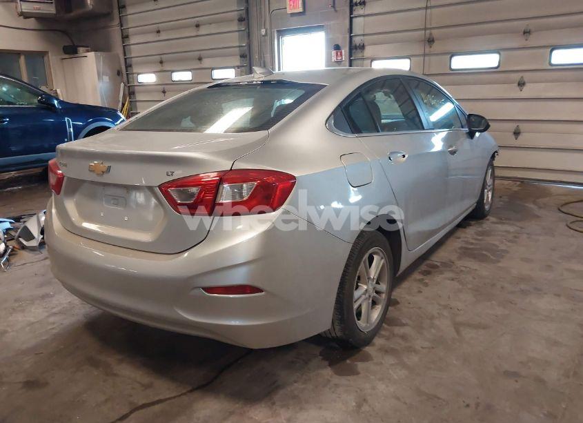 Photo 4 of 2018 Chevrolet Cruze LT AUTO (VIN 1G1BE5SM0J7238200)