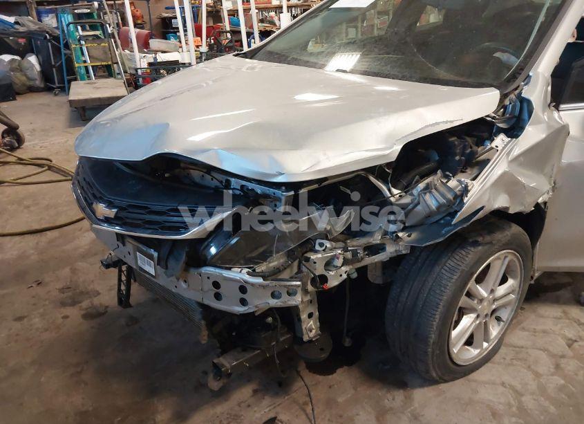 Photo 6 of 2018 Chevrolet Cruze LT AUTO (VIN 1G1BE5SM0J7238200)