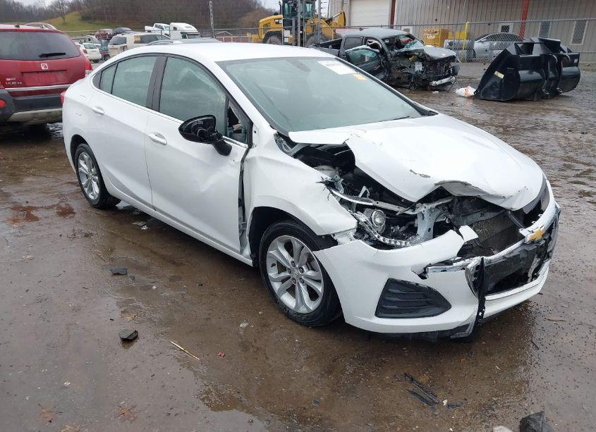 2019 Chevrolet Cruze LT (VIN 1G1BE5SM0K7130998) main photo