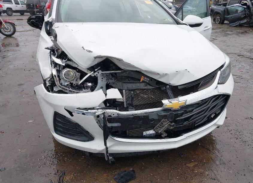 Photo 17 of 2019 Chevrolet Cruze LT (VIN 1G1BE5SM0K7130998)
