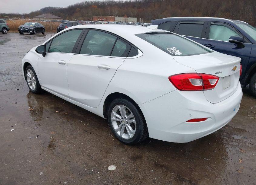 Photo 3 of 2019 Chevrolet Cruze LT (VIN 1G1BE5SM0K7130998)