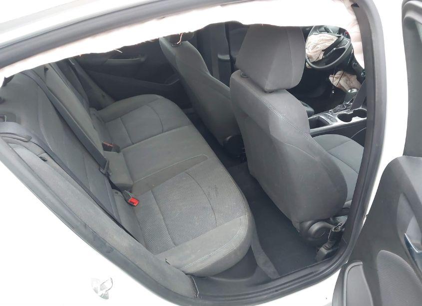 Photo 8 of 2019 Chevrolet Cruze LT (VIN 1G1BE5SM0K7130998)