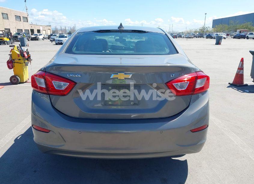 Photo 15 of 2019 Chevrolet Cruze LT (VIN 1G1BE5SM0K7133609)
