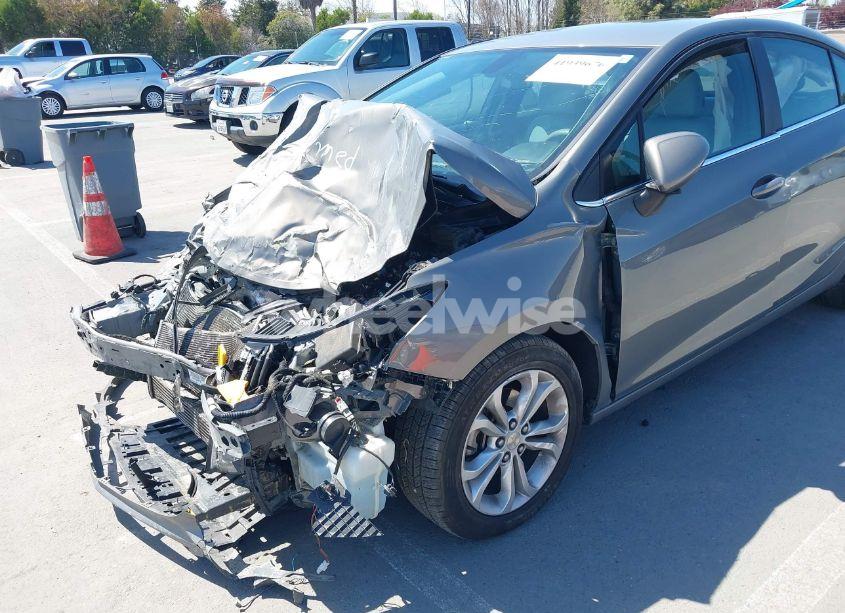 Photo 16 of 2019 Chevrolet Cruze LT (VIN 1G1BE5SM0K7133609)