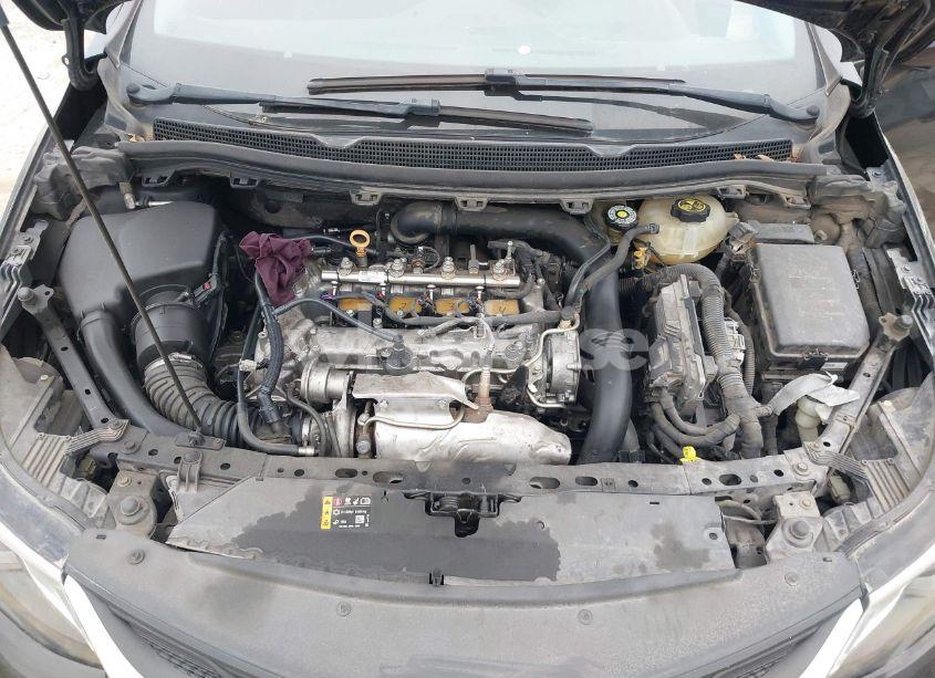 Photo 10 of 2019 Chevrolet Cruze LT (VIN 1G1BE5SM0K7141757)