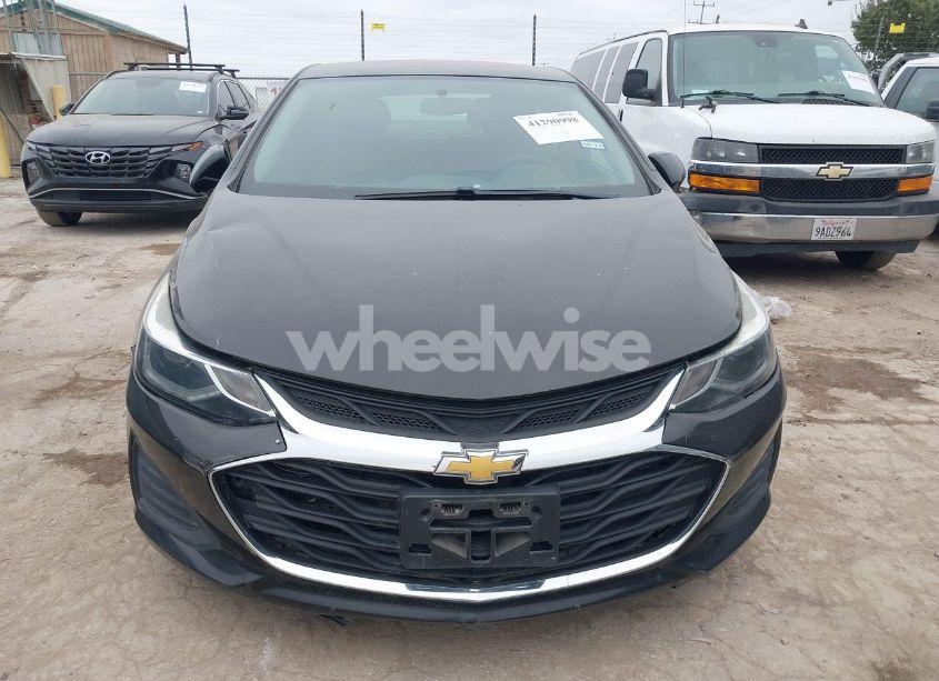 Photo 11 of 2019 Chevrolet Cruze LT (VIN 1G1BE5SM0K7141757)