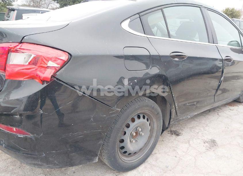 Photo 17 of 2019 Chevrolet Cruze LT (VIN 1G1BE5SM0K7141757)