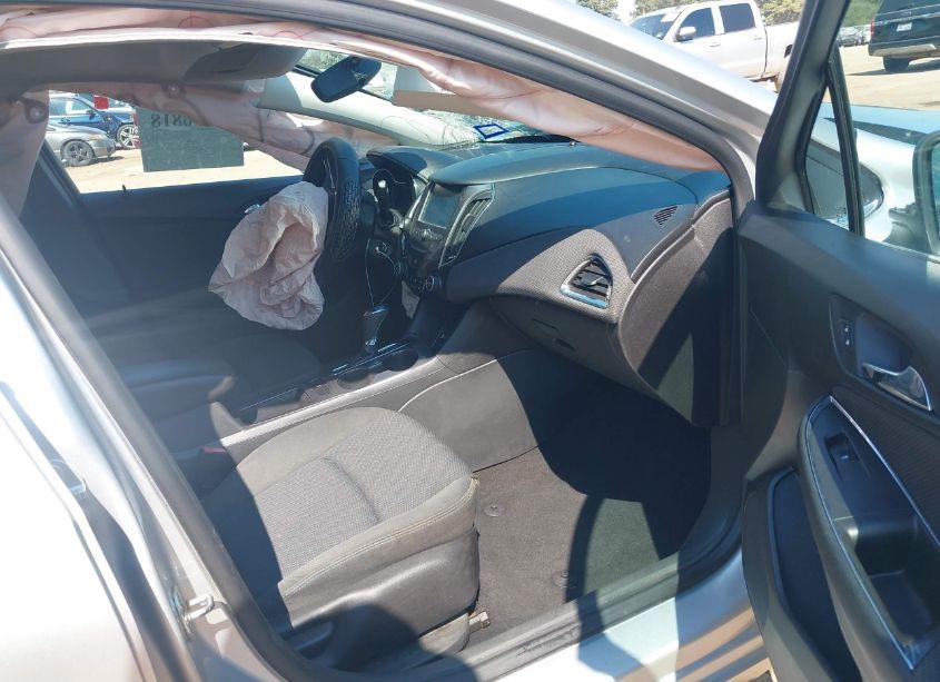 Photo 5 of 2016 Chevrolet Cruze LT AUTO (VIN 1G1BE5SM1G7279637)