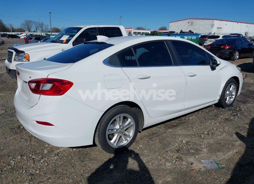 Photo 4 of 2017 Chevrolet Cruze LT AUTO (VIN 1G1BE5SM1H7104810)