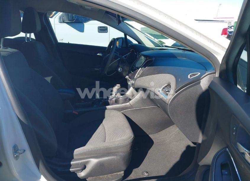 Photo 5 of 2017 Chevrolet Cruze LT AUTO (VIN 1G1BE5SM1H7104810)