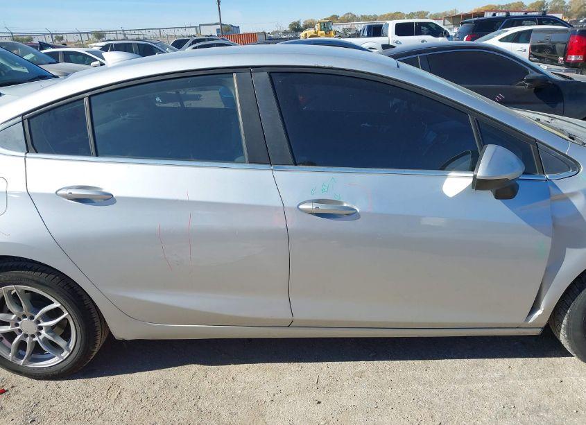 Photo 13 of 2017 Chevrolet Cruze LT AUTO (VIN 1G1BE5SM1H7106539)