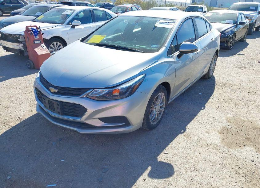 Photo 2 of 2017 Chevrolet Cruze LT AUTO (VIN 1G1BE5SM1H7106539)