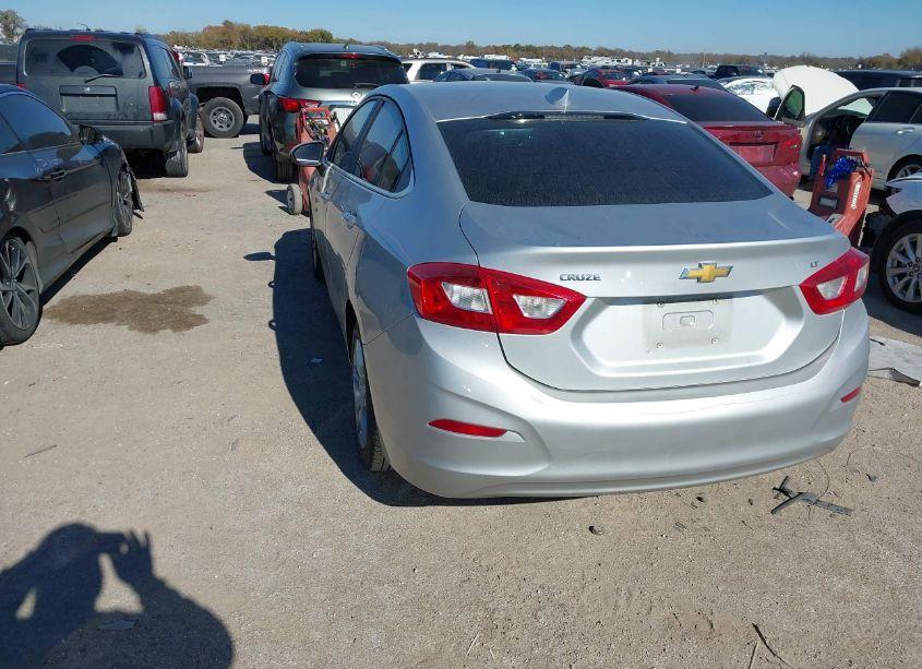 Photo 3 of 2017 Chevrolet Cruze LT AUTO (VIN 1G1BE5SM1H7106539)