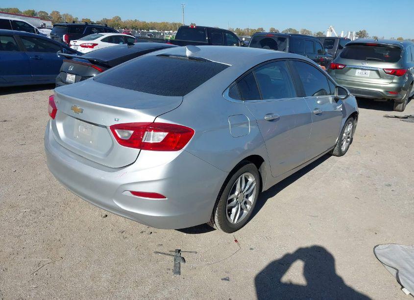Photo 4 of 2017 Chevrolet Cruze LT AUTO (VIN 1G1BE5SM1H7106539)