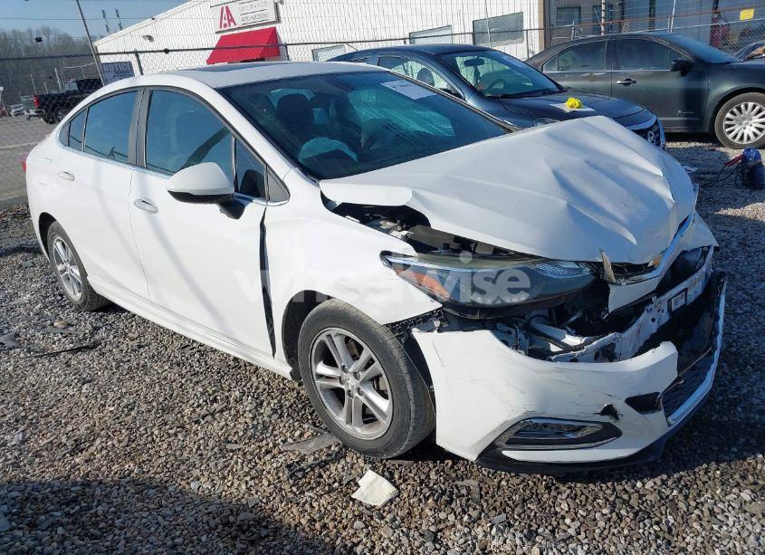 2017 Chevrolet Cruze LT AUTO (VIN 1G1BE5SM1H7107030) main photo