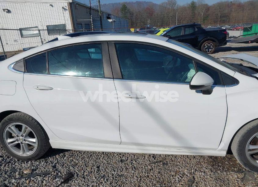 Photo 13 of 2017 Chevrolet Cruze LT AUTO (VIN 1G1BE5SM1H7107030)