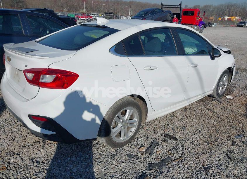 Photo 4 of 2017 Chevrolet Cruze LT AUTO (VIN 1G1BE5SM1H7107030)