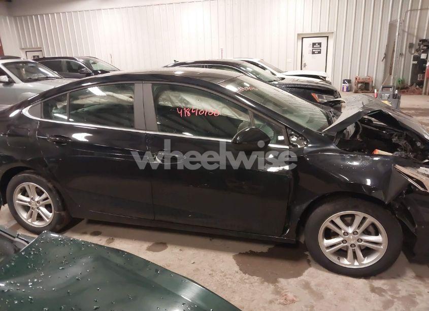 Photo 13 of 2017 Chevrolet Cruze LT AUTO (VIN 1G1BE5SM1H7113331)