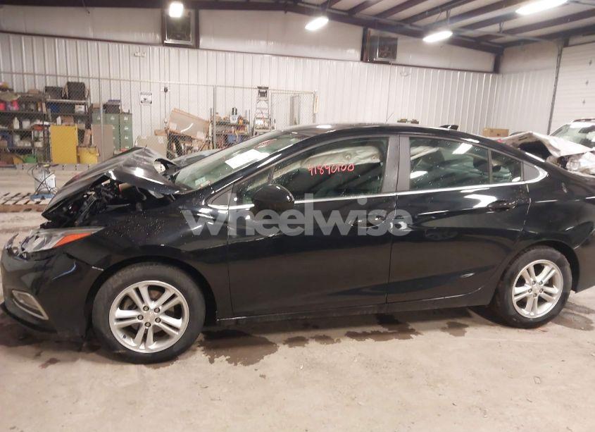 Photo 14 of 2017 Chevrolet Cruze LT AUTO (VIN 1G1BE5SM1H7113331)
