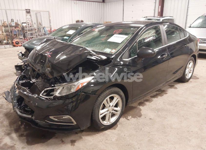 Photo 2 of 2017 Chevrolet Cruze LT AUTO (VIN 1G1BE5SM1H7113331)